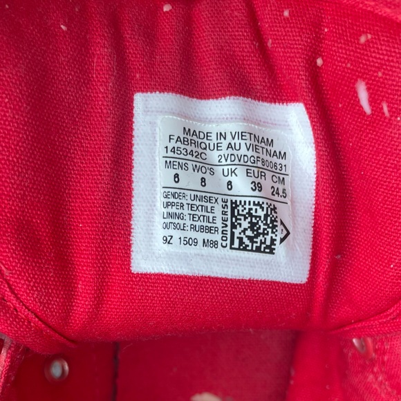 Converse: red size 8 women’s converse sneakers. Men’s 6. - Picture 3 of 5